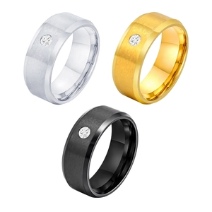 Bagues homme en acier inoxydable mat, couleurs argent, or et noir avec un zircon central