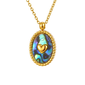 Collana placcata oro 18K con ciondolo a cuore in conchiglia ovale e bordo perlato