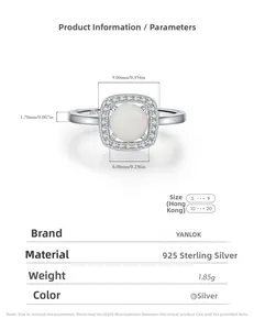 Gros plan sur bague en argent S925 avec opale carrée et entourage de petits diamants