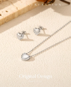 Detail of S925 silver heart jewelry set with sparkling stones and elegant chain