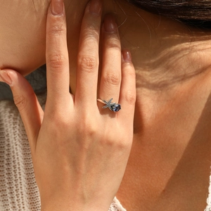 S925 sterling silver starfish ring with blue gemstone and sparkling zircon accents