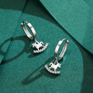 Boucles d'oreilles créoles cheval à bascule en argent S925 avec zircons micro-pave