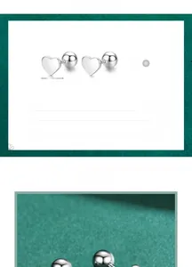 Vue détaillée du clou d'oreille cœur en argent S925 avec dimensions 5.5mm et poids 1g