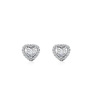 Boucles d'oreilles cœur en argent sterling avec halo de zircones au style épuré