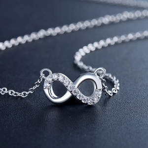 Collier symbole infini en argent sterling poli avec zircons sur cuir noir texturé