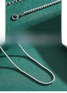 Détail du collier tennis en argent massif S925 serti de zircons cubiques étincelants