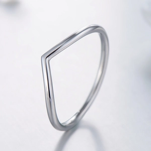 Minimalist S925 sterling silver V-shape arrow ring with polished mirror finish