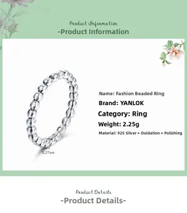Détail macro d'une bague en argent sterling S925 avec des billes polies de 0,27 cm