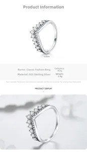 Détail de la bague en argent S925 en forme de V avec zircones et anneau de 0,22 cm de large