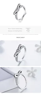 Vue détaillée de la bague nœud en argent S925 avec pavé de zircons et mesure de 0,23cm