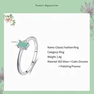 Bague élégante en argent 925 avec zircone verte rectangulaire et pierres latérales