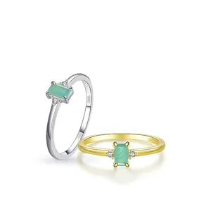 Bagues élégantes en argent S925 et or avec pierre émeraude rectangulaire et diamants