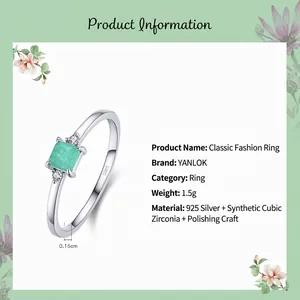 Klassieke 925 sterling zilveren ring met vierkante groene zirconia en witte accenten