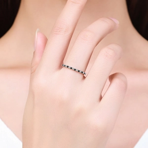 S925 sterling silver ring with alternating black and white gemstones in a row