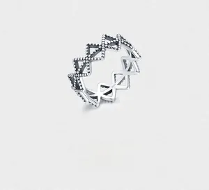 Detailed view of S925 sterling silver ring featuring geometric hollow patterns and milgrain edges