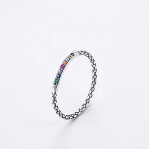 Vintage s925 silver ring with rainbow gemstone inlay and textured scale pattern