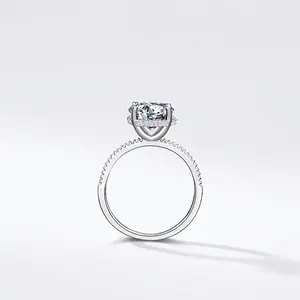 Anello scintillante in argento sterling S925 con grande zircone e montatura halo
