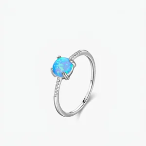 Bague en Argent Sterling S925 Avec Opale Bleue Ronde et Accents de Zirconia Bague Minimaliste Chic pour Femme Cadeau Bijoux