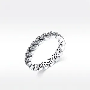 S925 sterling silver ring featuring a continuous leaf design with micro-pave cubic zirconia