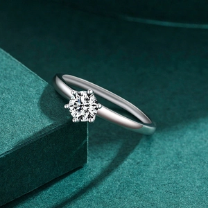 Elegant 925 sterling silver six-prong solitaire ring with a brilliant round gemstone