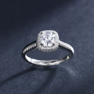 Elegant S925 sterling silver halo engagement ring with brilliant cubic zirconia stones
