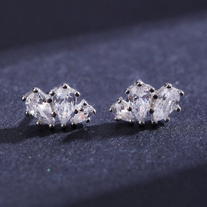 Boucles d'oreilles gouttes élégantes en argent S925 avec cristaux de zircone brillants