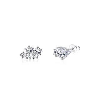 Boucles d'oreilles clous en argent S925 avec zircons en forme de marquise et de poire sur blanc