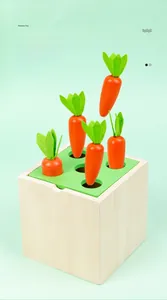 Détail du jouet Montessori en bois avec carottes suspendues pour le jeu tactile