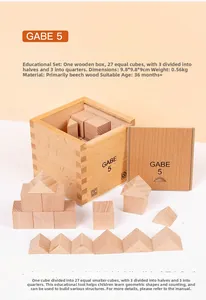 Dettaglio dei blocchi geometrici in legno Froebel Gabe 5 realizzati in faggio pregiato