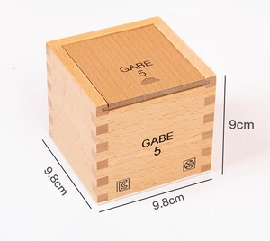 Cubo educativo in legno Froebel Gabe 5 con dimensioni esterne 9,8cm x 9,8cm x 9cm