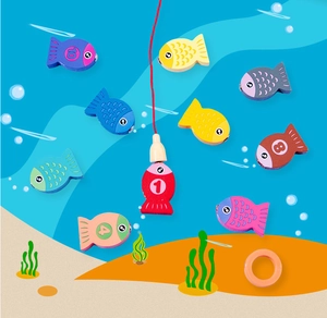 Dettaglio di gioco di pesca magnetico in legno con pesci colorati numerati e canna