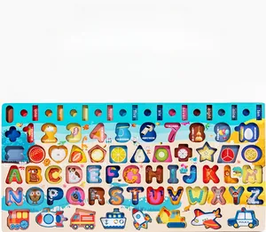 Dettaglio dei pezzi del puzzle in legno con numeri, lettere e veicoli colorati