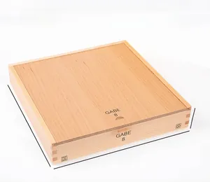 Dettaglio della scatola educativa in legno Froebel Gabe 8 con misure di 27cm indicate