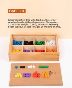 Dettaglio del set didattico Froebel Gabe 10 in faggio con perle di legno colorate