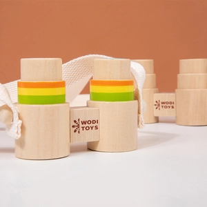 Binocolo portatile in legno per bambini con anelli colorati e cordino in cotone