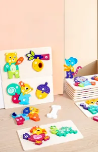 Detailaufnahme der Holztiere-Puzzles mit bunten Zahlenblöcken für Kinder