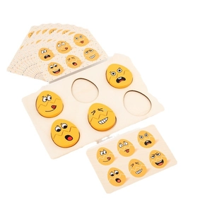 Jeu éducatif en bois d'expressions d'oeufs avec socle et cartes défis pour enfants