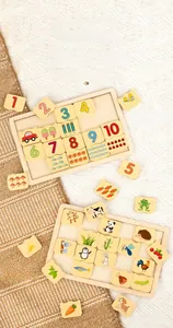 Détail de puzzles éducatifs en bois présentant l'apprentissage des chiffres et animaux