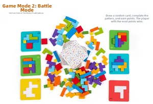 Makroaufnahme bunter Holzpuzzleteile und nummerierter Aufgabenkarten für Kinder