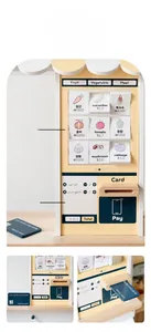 Détail macro d'une caisse enregistreuse en bois avec affichage des prix et fente carte