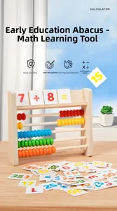 Detalle de ábaco de madera con cuentas coloridas y tarjetas de aprendizaje mate