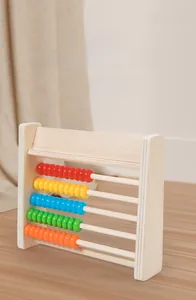 Vista detallada de un ábaco de madera de 5 filas con cuentas de colores para matemáticas