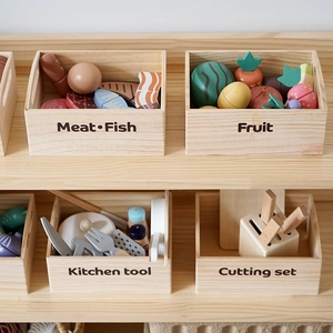 Épicerie en bois pour enfants avec cagettes de rangement et assortiment de fruits