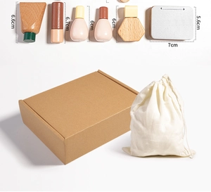 Detailansicht des Kinder-Holz-Schminksets mit Verpackung und weißem Stoffbeutel