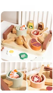Details des Holz-Kinderküchen-Sets mit glatt geschliffenen Spiellebensmitteln und Zubehör