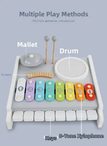 Détail d'un jouet musical en bois avec xylophone 8 notes, tambour et cymbale pour enfant