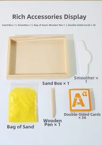 Ensemble détaillé avec plateau à sable en bois, stylo, grattoir, sable jaune et 36 cartes