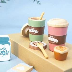 Set da gioco in legno per caffè e tè per bambini con tazze, latte e biscotti
