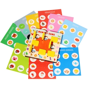 Gioco di memoria in legno per bambini con schede illustrate e coperchi gialli in plastica