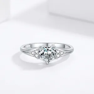 Elegant s925 sterling silver heart-shaped engagement ring with sparkling side diamonds